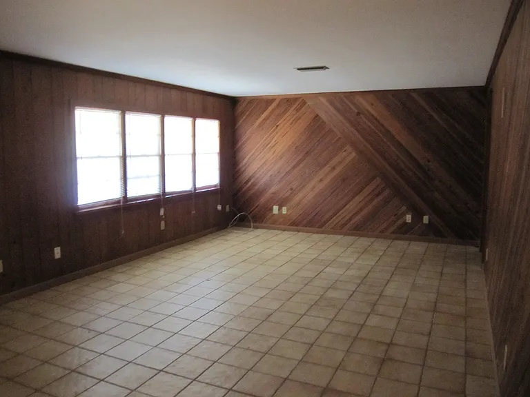 2310 NE Park St — Photo 5