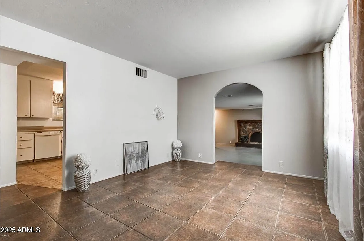 3 bed, 1488 sqft, $2,350 — Photo 3