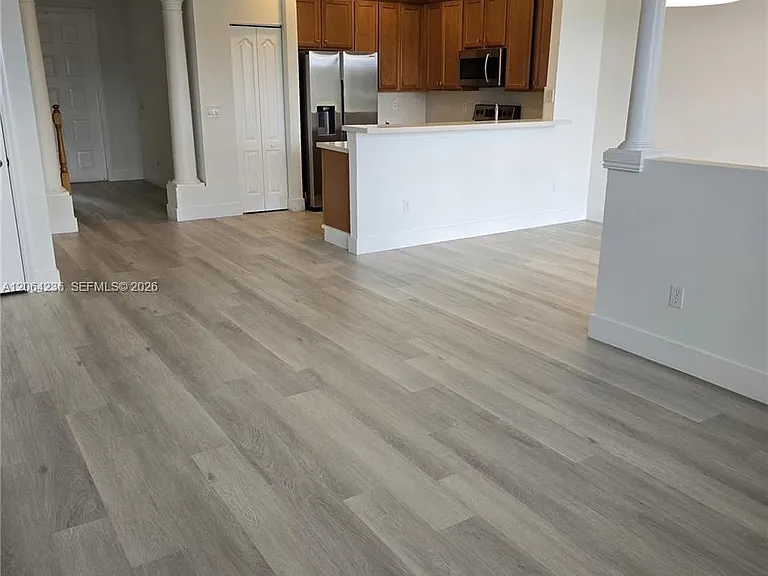 331 River Bluff Ln — Photo 5