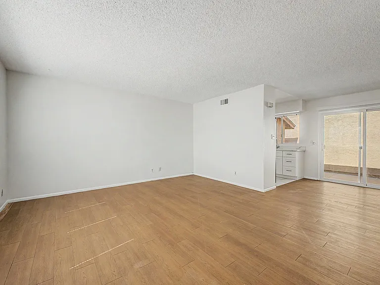 2605 E Lemon St — Photo 4
