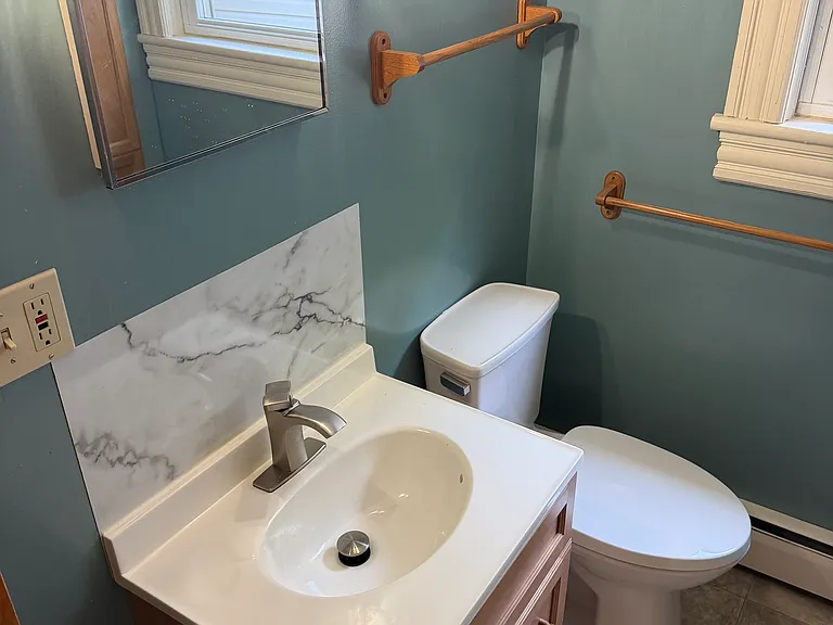 226 E 2nd St #B — Photo 8