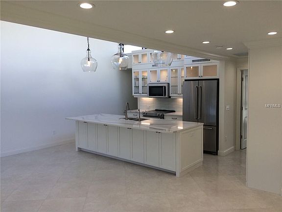 3rd image of 500 Park Blvd S APT 32
