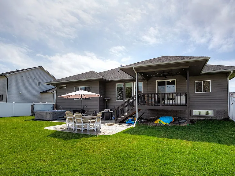 14301 Sheridan Ave — Photo 17