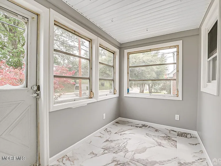 48 Johnson Pl — Photo 5