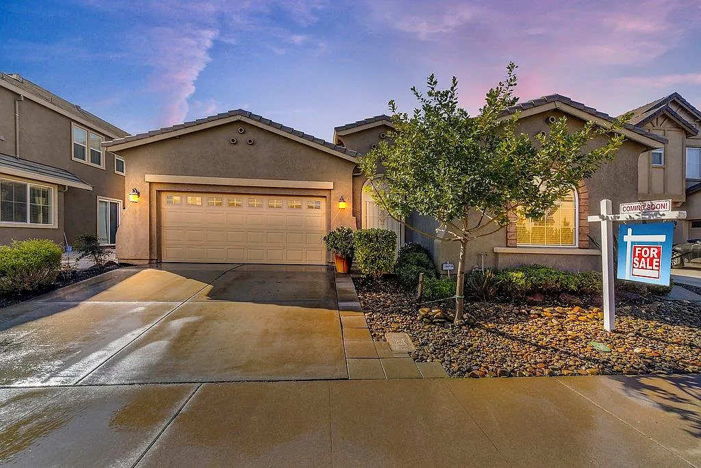 10894 Waterbrook Way photo 1