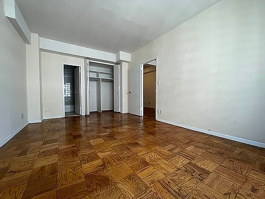 3rd image of 250 E 63rd St APT 1204