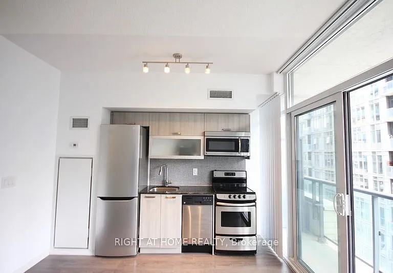 36 Lisgar St #831W — Photo 11