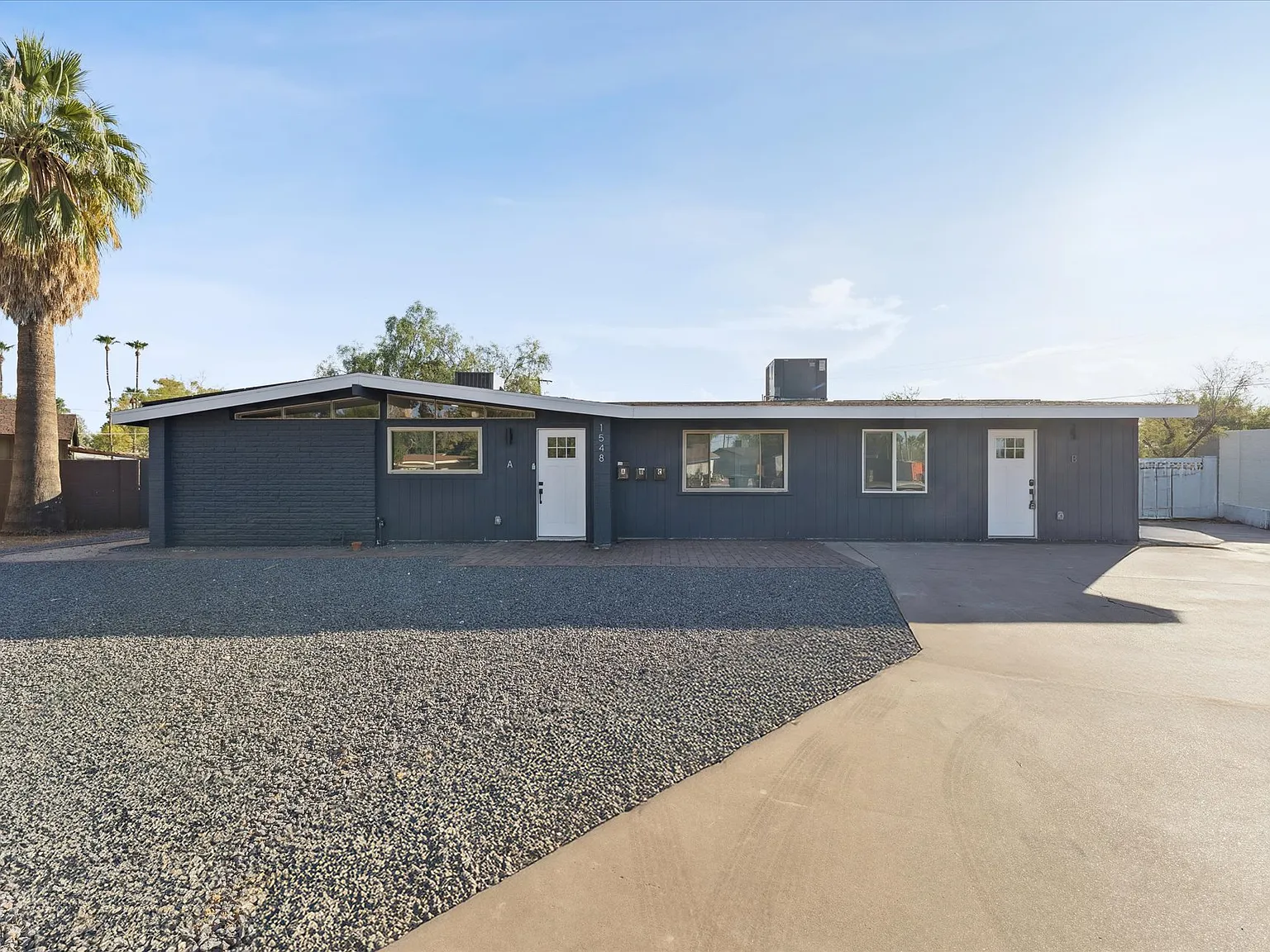 2 bed, 700 sqft, $2,500 — Photo 3