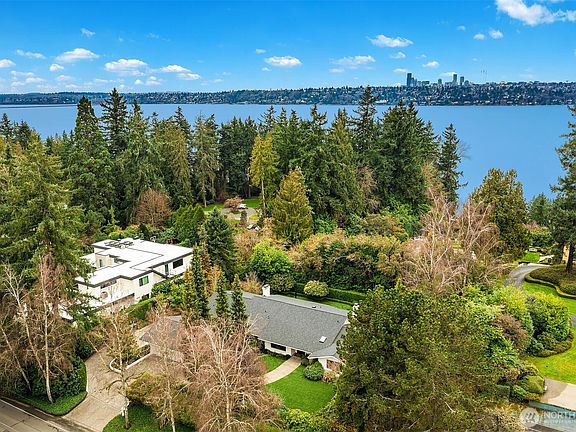 3rd image of 1601 Evergreen Point Road