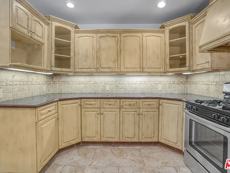 449 N Sweetzer Ave — Photo 35