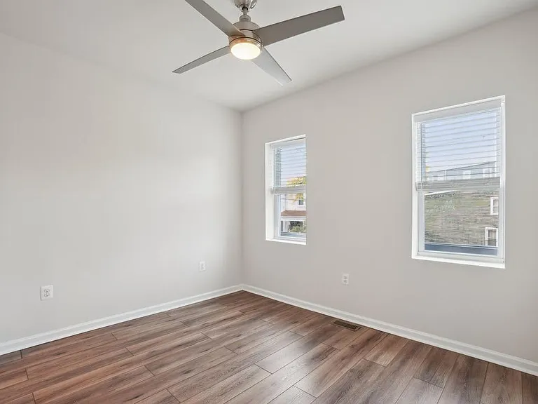 2241 Prout St SE — Photo 14