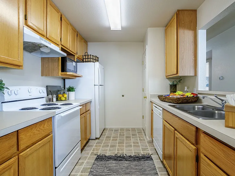 Mission Ranch Apartments — Photo 33