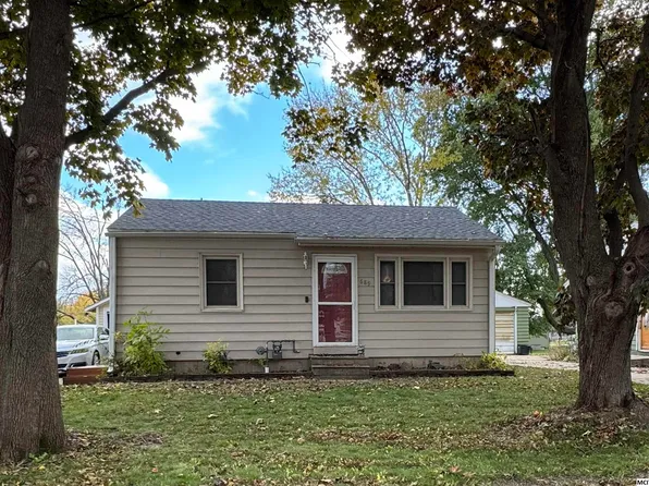 689 15th St SE, Mason City, IA 50401