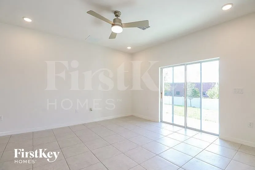 4 bed, 3.0 bath, 2001 sqft, $1,860 — Photo 3