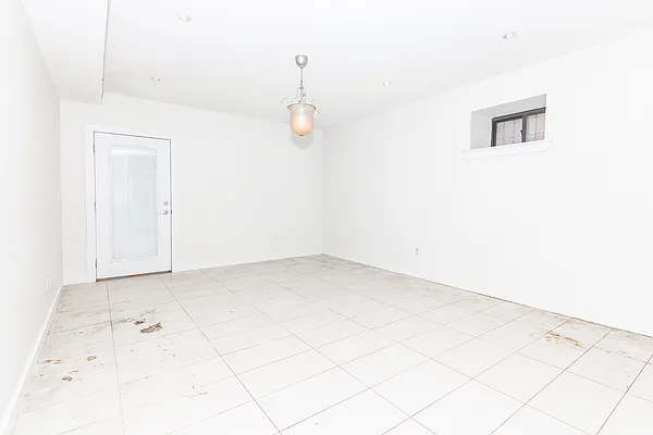 Rented by MySpaceNYC | media 3