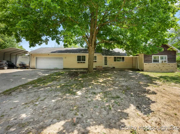 306 N Hawley St, Lyons, MI 48851