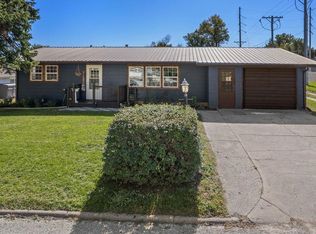 313 E Laura St, Howells, NE 68641