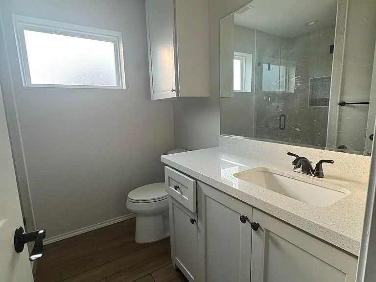 625 E Loop 499 — Photo 6