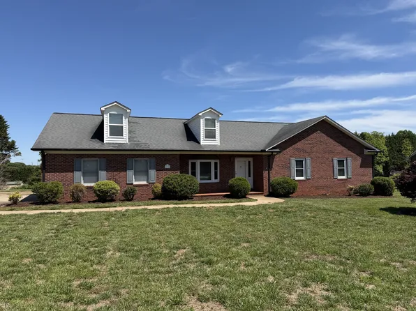 236 Meadow Oaks Dr, Statesville, NC 28625
