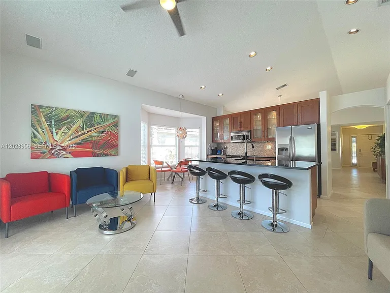 4923 SW 33rd Way — Photo 3