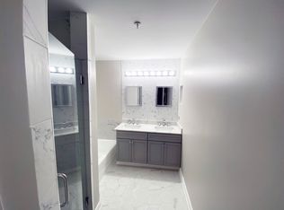 1124 Kensington Dr, Northbrook, IL 60062