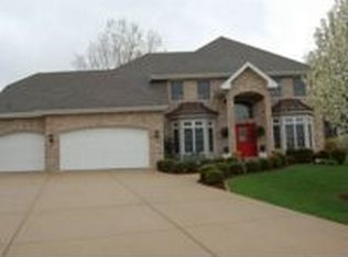 827 High Ridge Ct, Darien, IL 60561