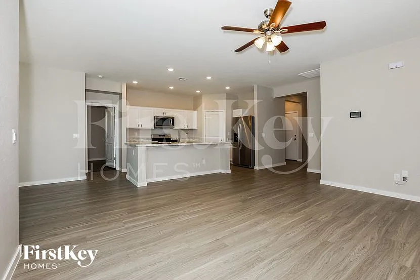 3 bed, 2.0 bath, 1608 sqft, $1,750 — Photo 2