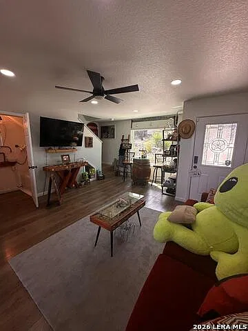 2 bed, 1.5 bath, 1055 sqft, $1,850 — Photo 2