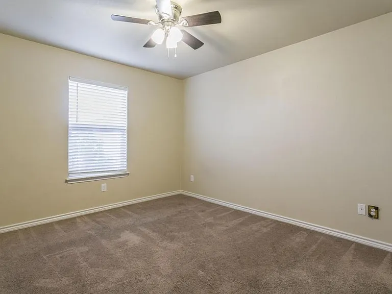 1200 Vanguard Ln — Photo 13