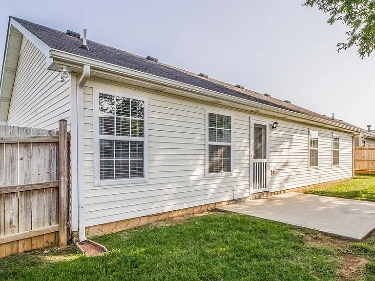 1147 Melvin Dr — Photo 15