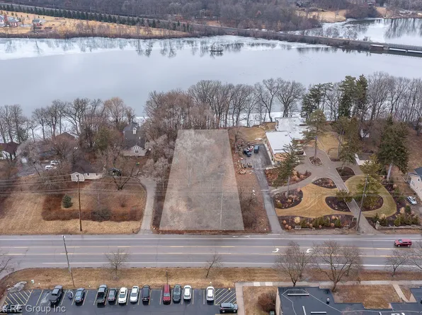 1334 N Huron River Dr, Ypsilanti, MI 48197