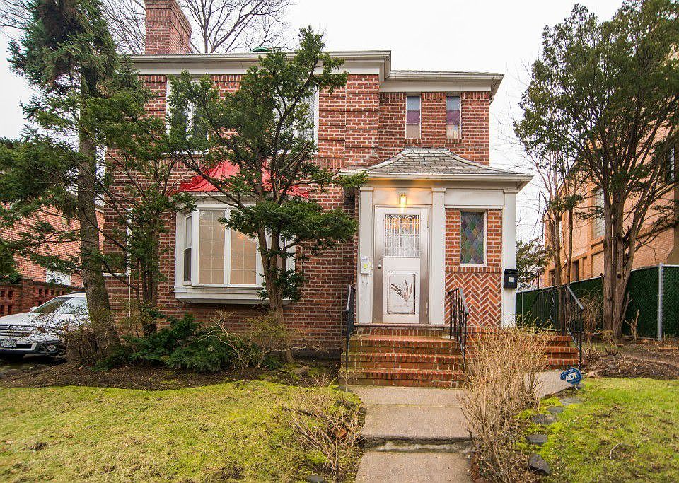 1st image of 6334 Cromwell Cres