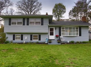 3 Saint Andrews Ct, Middletown, NY 10941