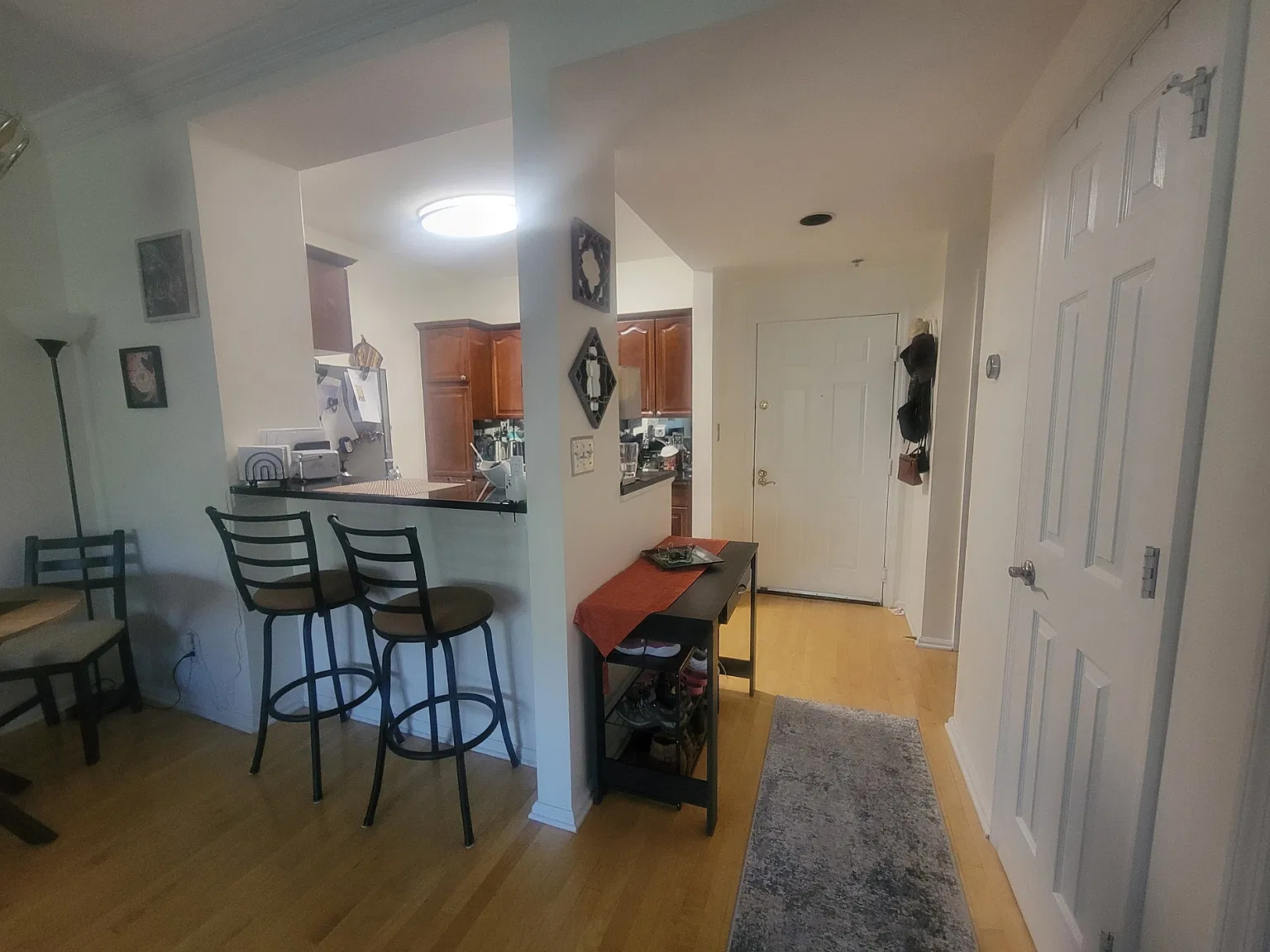 1 bed, 820 sqft, $1,600 — Photo 2