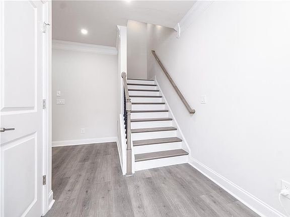 4th image of 1313 Harris Way