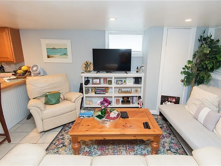 11 Crescent Rd #1 — Photo 4