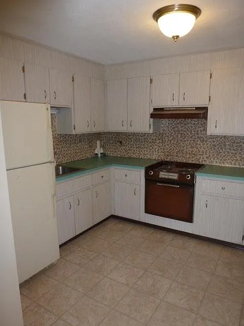 2 bed, 700 sqft, $2,575 — Photo 2