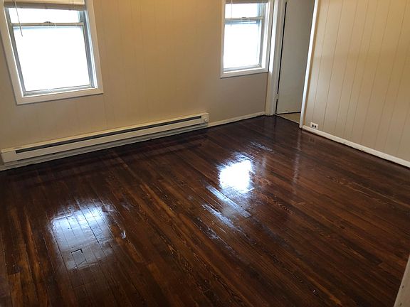 4th image of 127 1/2 Poplar St #2