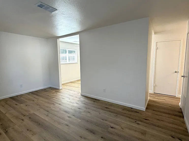 1680 Barrus Ave — Photo 3