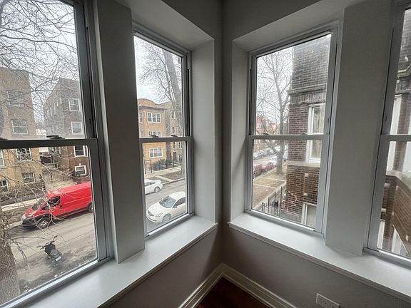 5th image of 4948 N Albany Ave #2