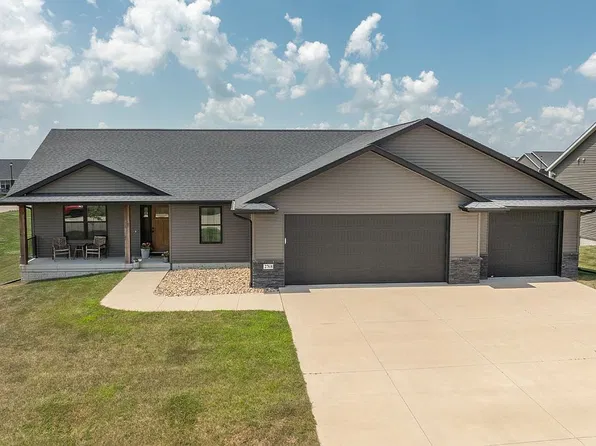 2768 Ridgeview Dr, Palo, IA 52324