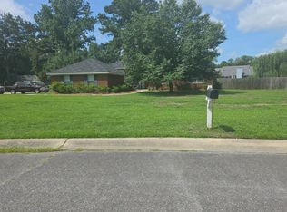 114 S Oak Rd, Richmond Hill, GA 31324