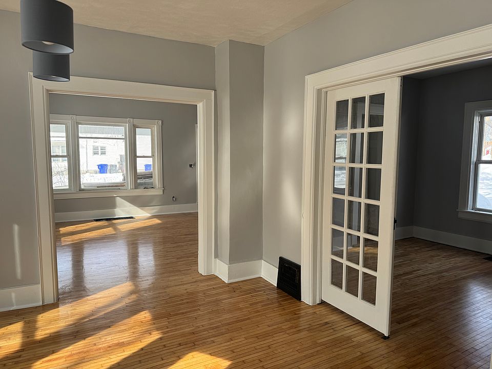 Dining room.