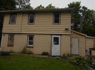 660 N Quaker Ln, Hyde Park, NY 12538