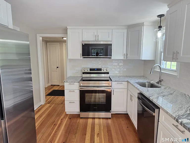 157 S River Rd — Photo 4