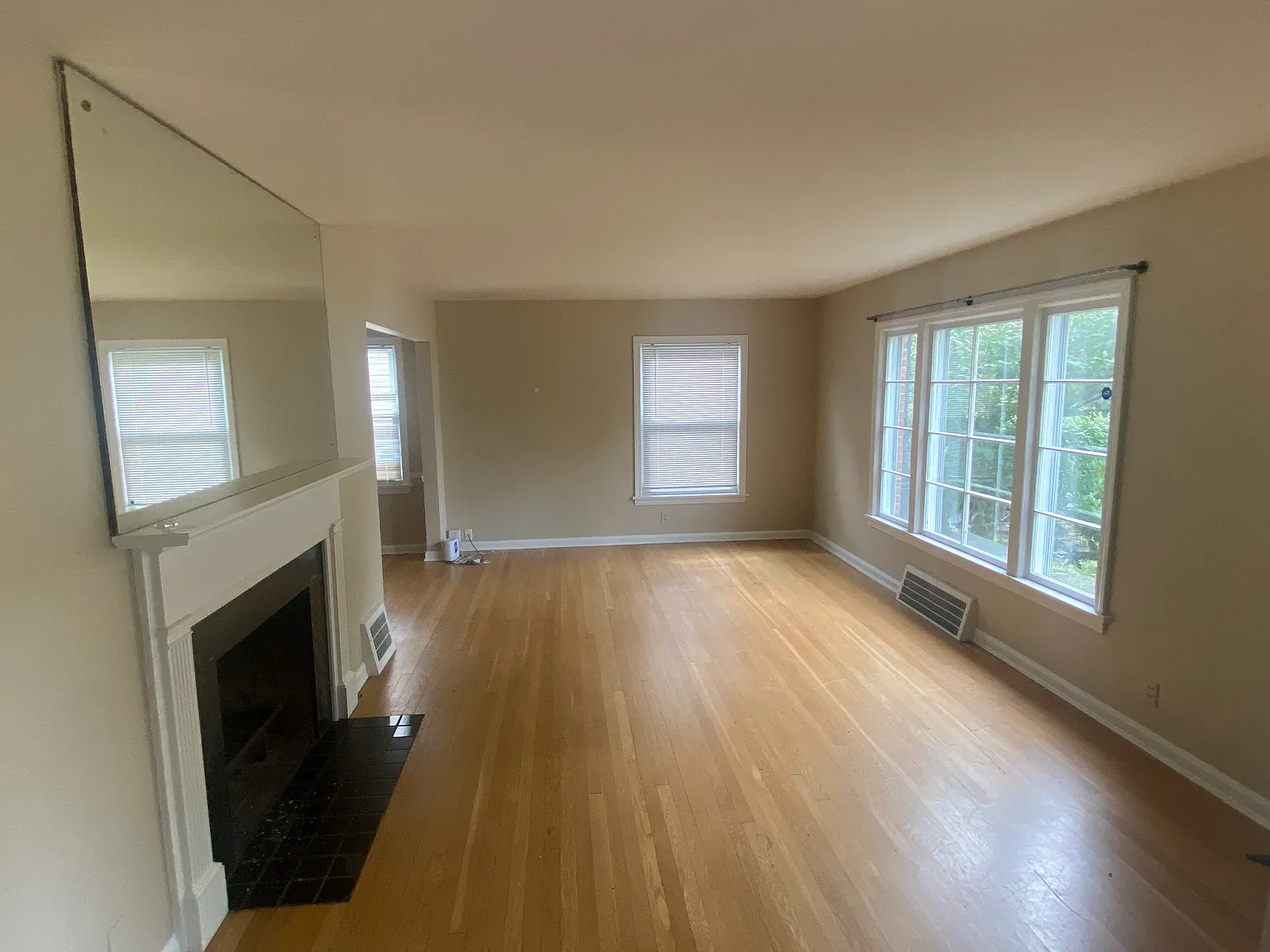 4218 Silsby Rd — Photo 1