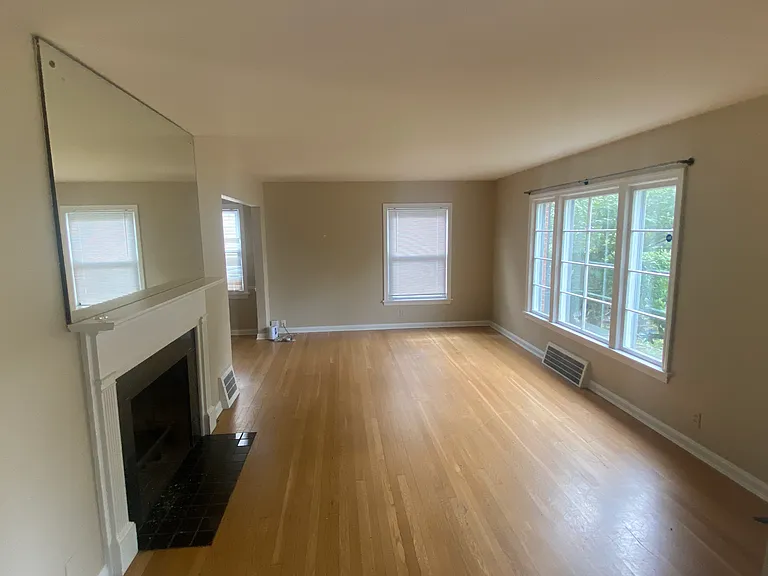4218 Silsby Rd — Photo 2