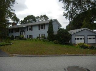 48 Crestwood Dr, Narragansett, RI 02882