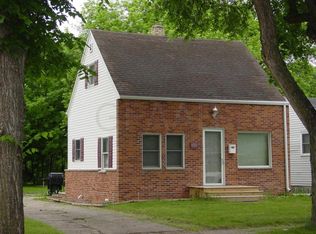 1607 10th Ave N, Grand Forks, ND 58203