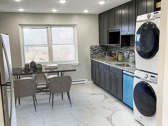 2nd image of 8 Sutton Pl